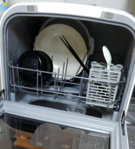 エスケイジャパンの食器洗い乾燥機Jaime　入れる