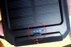 soluser ソーラーバッテリー モバイルバッテリーソーラーチャージャー 　ランプがつく