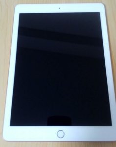 iPad Wi-Fi 32GB-ゴールド（第6世代）　フィルター外す表