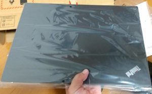 ThinkPad E480　持った