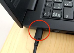 Lenovoの「ThinkPad E480」　充電開始