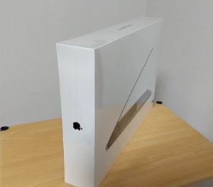 2020年モデルの13インチMacBook Pro　箱２