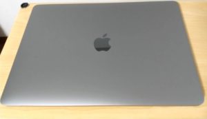 2020年モデルの13インチMacBook Pro　質感