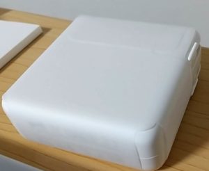 MacBook Pro 包装フィルムはがす　電源アダプター
