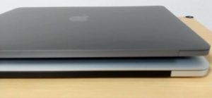 2020年モデル13インチMacBook Pro　2015年比較　重ねる
