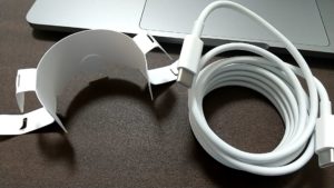 MacBook Pro 包装フィルムはがす　きれいに分離