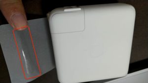 MacBook Pro 包装フィルムはがす　電源一箇所