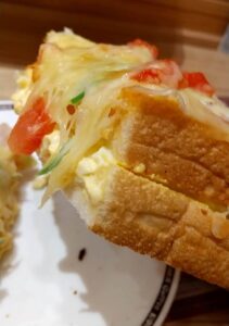 コメダ珈琲　タップリ玉子のピザトースト　贅沢