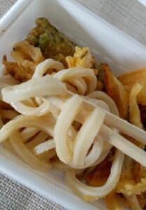 丸亀製麺3種の天ぷらと定番のおかずのうどん弁当　うどん