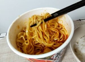蒙古タンメン中本 旨辛味噌カップ麺　麺