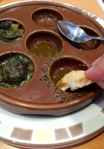 サイゼリア　エスカルゴのオーブン焼き　フォッカ
