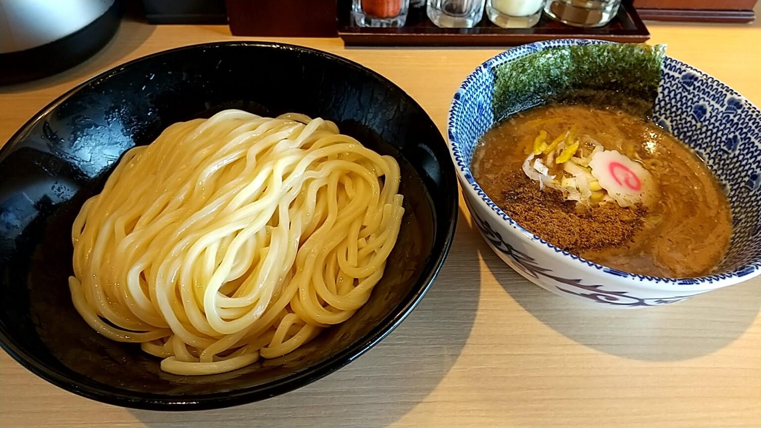 麺も具もつけ汁もグッド アクアシティお台場にある頑者ネクスト レベルでつけ麺をいただく ハジカラ