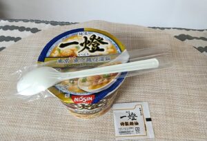 ローソン麺屋一燈 濃厚魚介鶏白湯飯　5分待つ