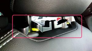 カー用品　ヘッドレスト　フック セットしてみる