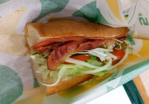 SUBWAY　BLTセット　抑える