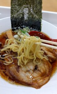 足柄サービスエリア（下り）　天野醤油ラーメン　細麺