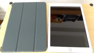 iPad 半透明三つ折りスタンドケース　セット