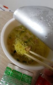 名店の味 天下一品 京都濃厚鶏白湯　麺ほぐす
