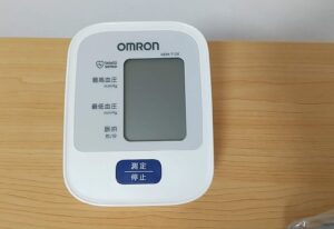 オムロン上腕式血圧計「HEM-7210」　本体パネル