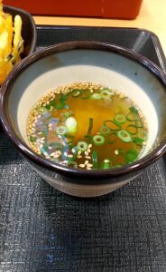 親子丼・かき揚げ（単品）・だしスープ　なか卯ランチ　だしスープ