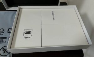 ARZOPA　13.3インチ モバイルディスプレイ　アクセサリー箱