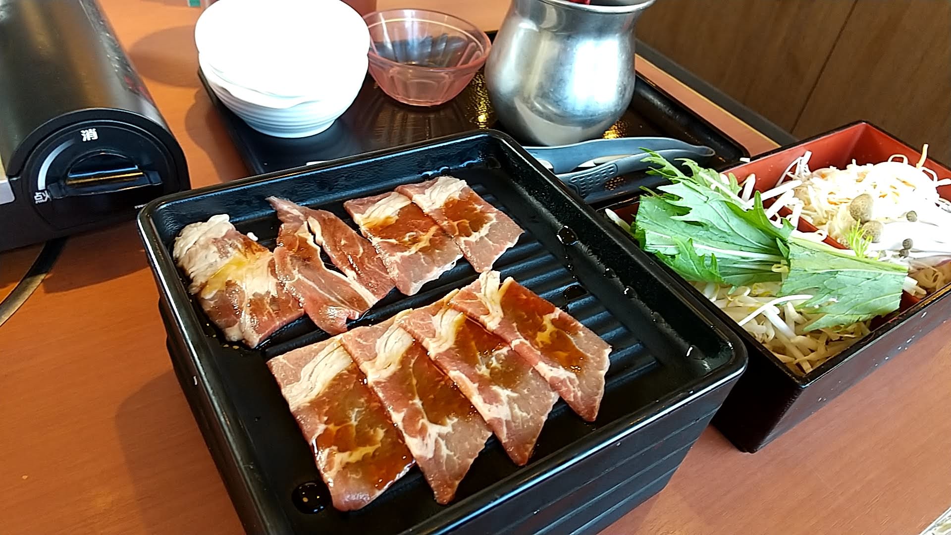 和食さと　さと式焼肉　最初のお肉