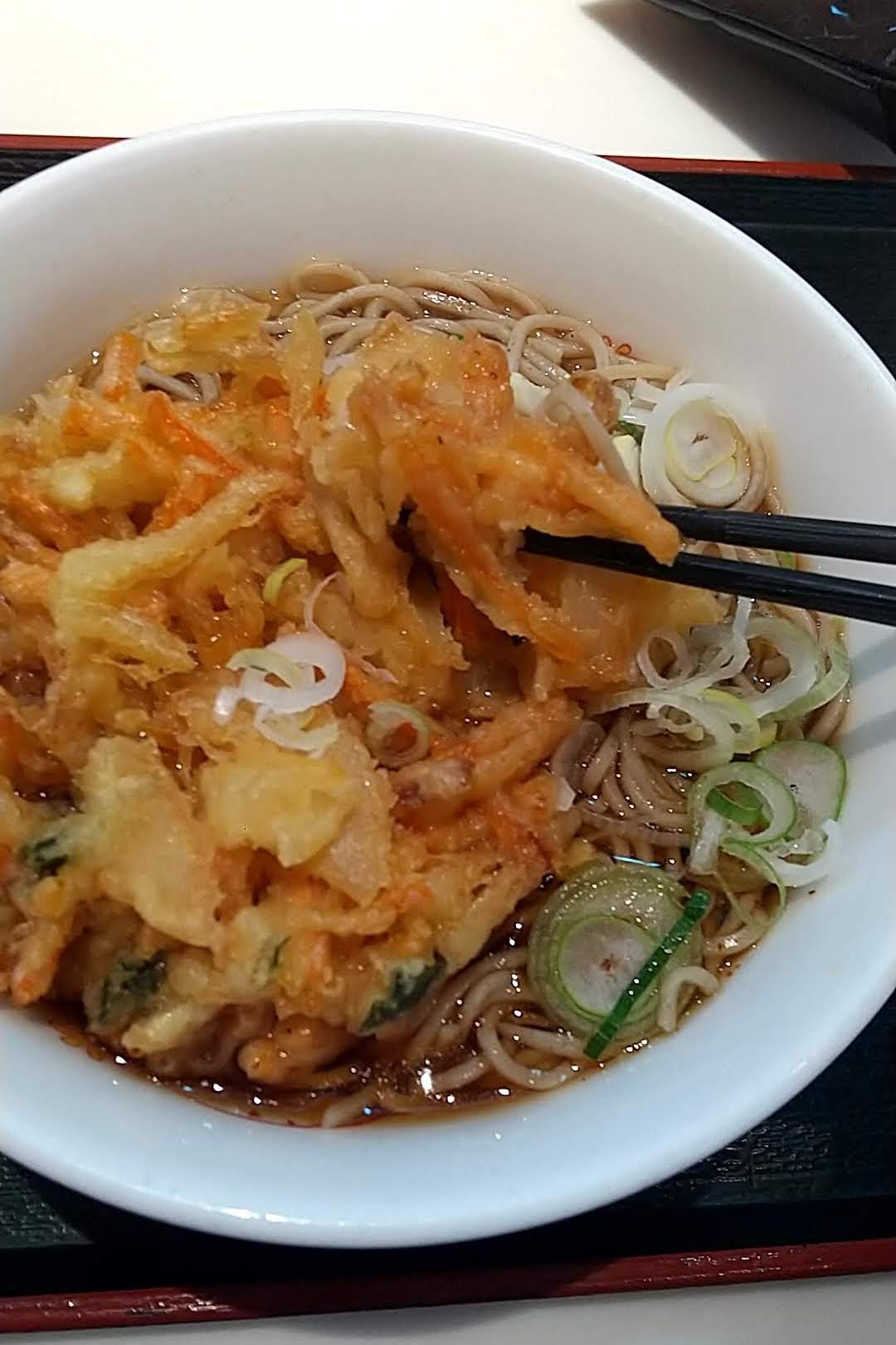いろり庵きらく 大崎店　「かき揚げ天玉そば」　かき揚げ