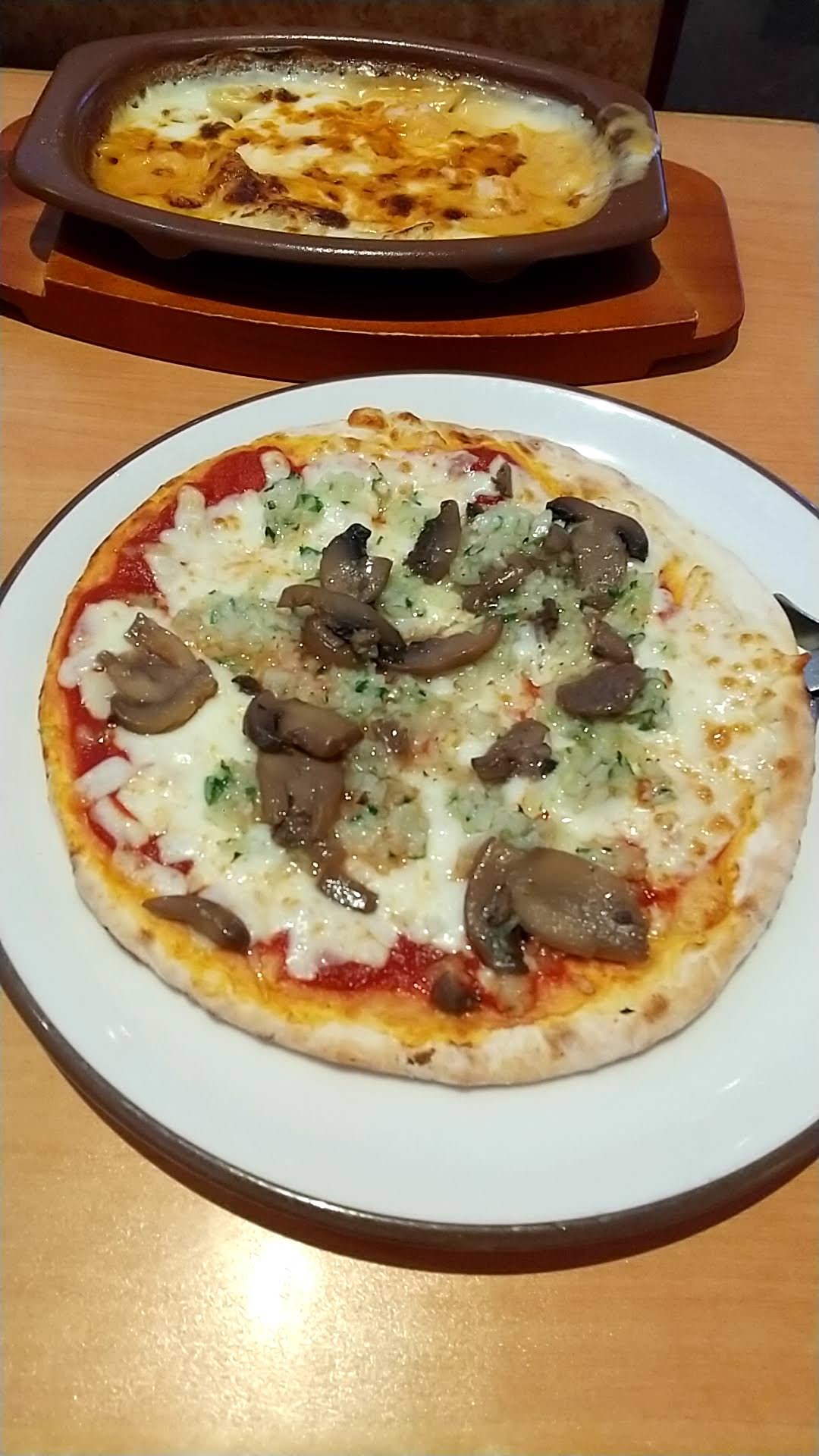 サイゼリヤ　野菜ときのこのピザ