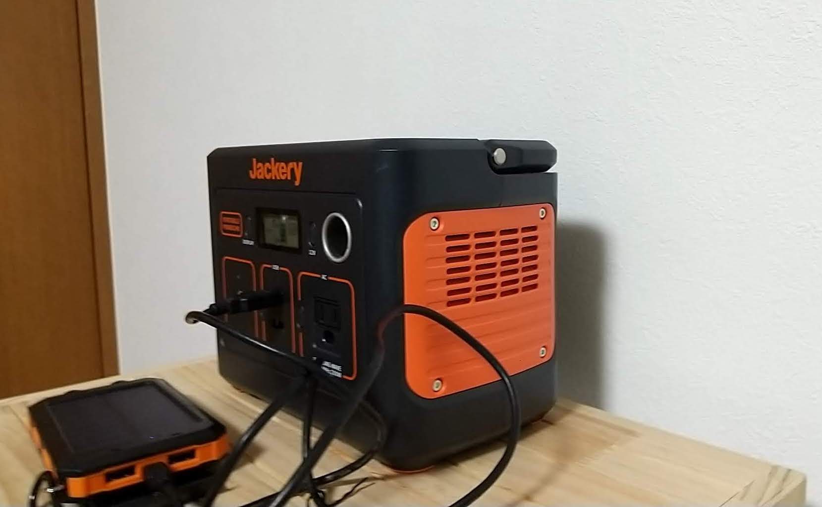 「Jackery（ジャクリ） ポータブル電源 240」　部屋に置く　通風孔