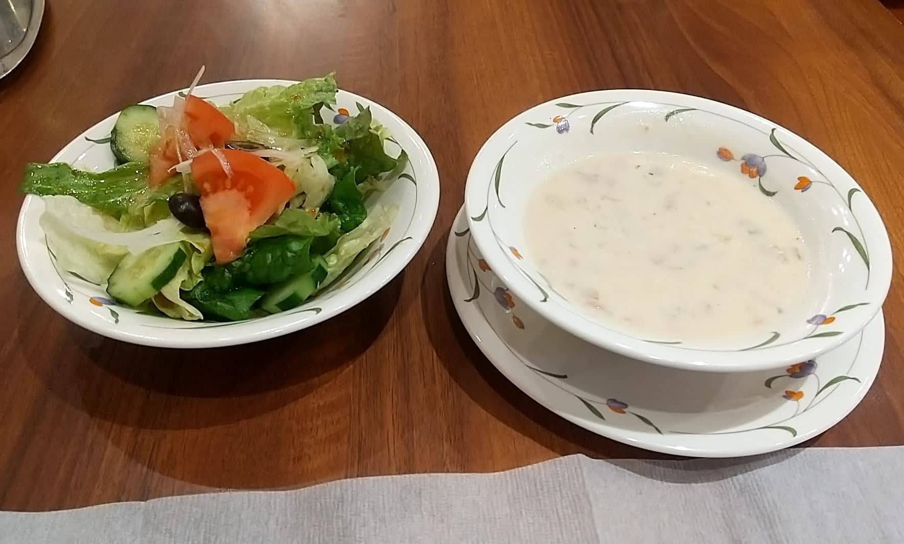 ハングリータイガー　トレッサ横浜　スープとサラダ