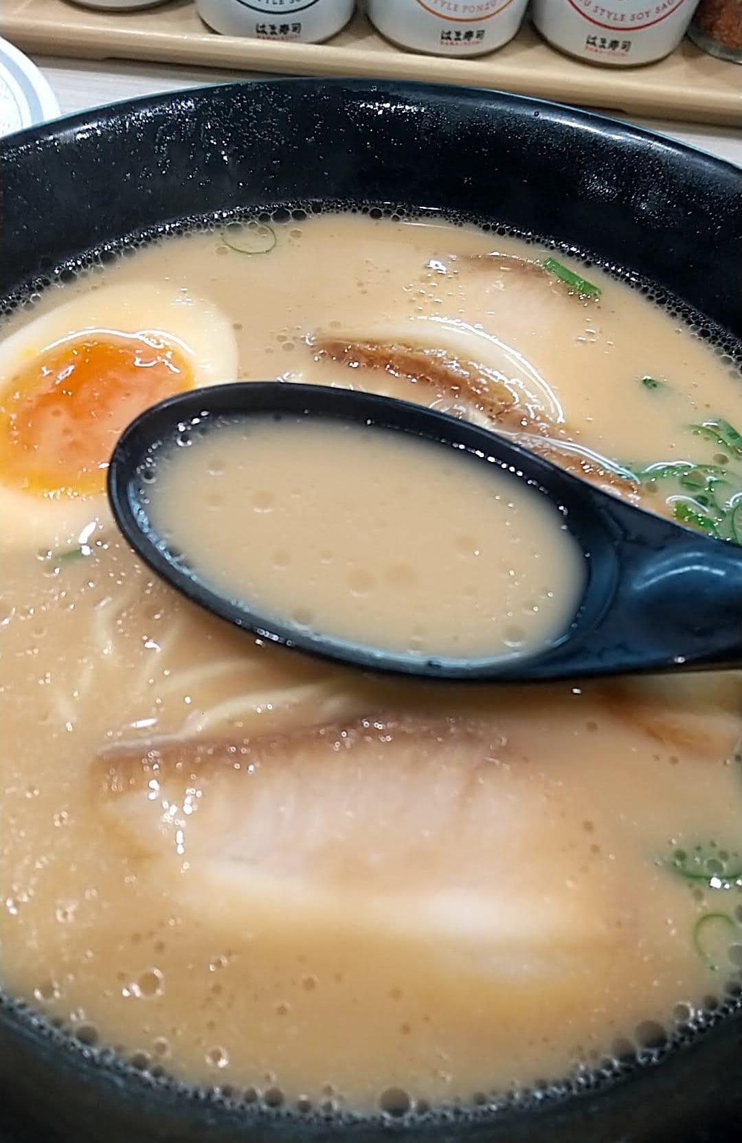 はま寿司　焼豚増量！特製とんこつ醤油ラーメン　スープ
