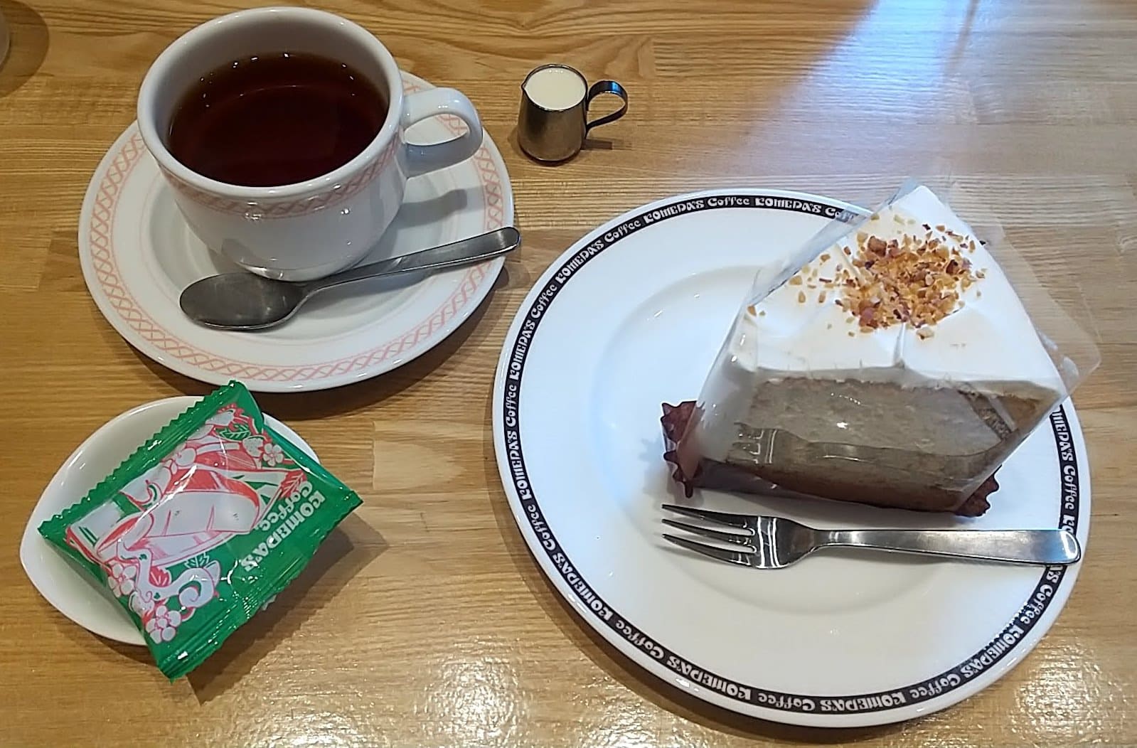 コメダ珈琲店　選べるデザートセット　米粉シフォン　紅茶