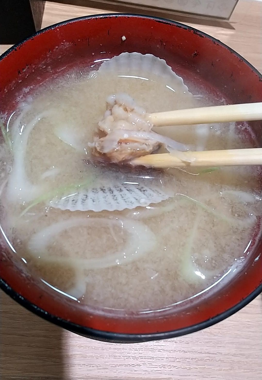立食い寿司 根室花まる 稚貝汁食べる
