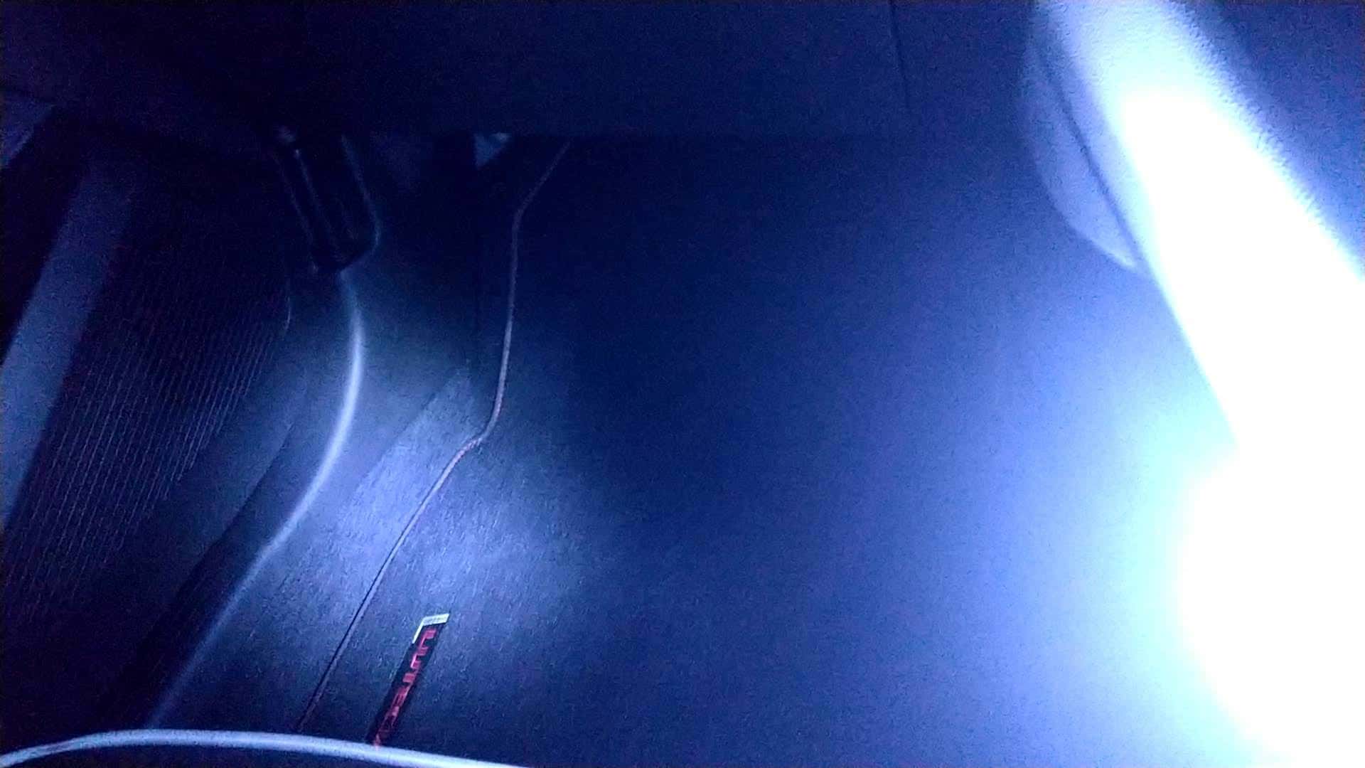 セリア　LEDキーチェーンライト　車内で使用