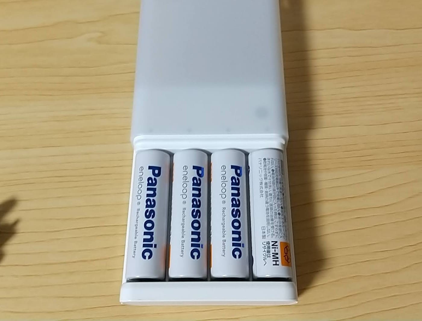 Panasonic USB入出力付充電器 BQ-CC91　電池をセット