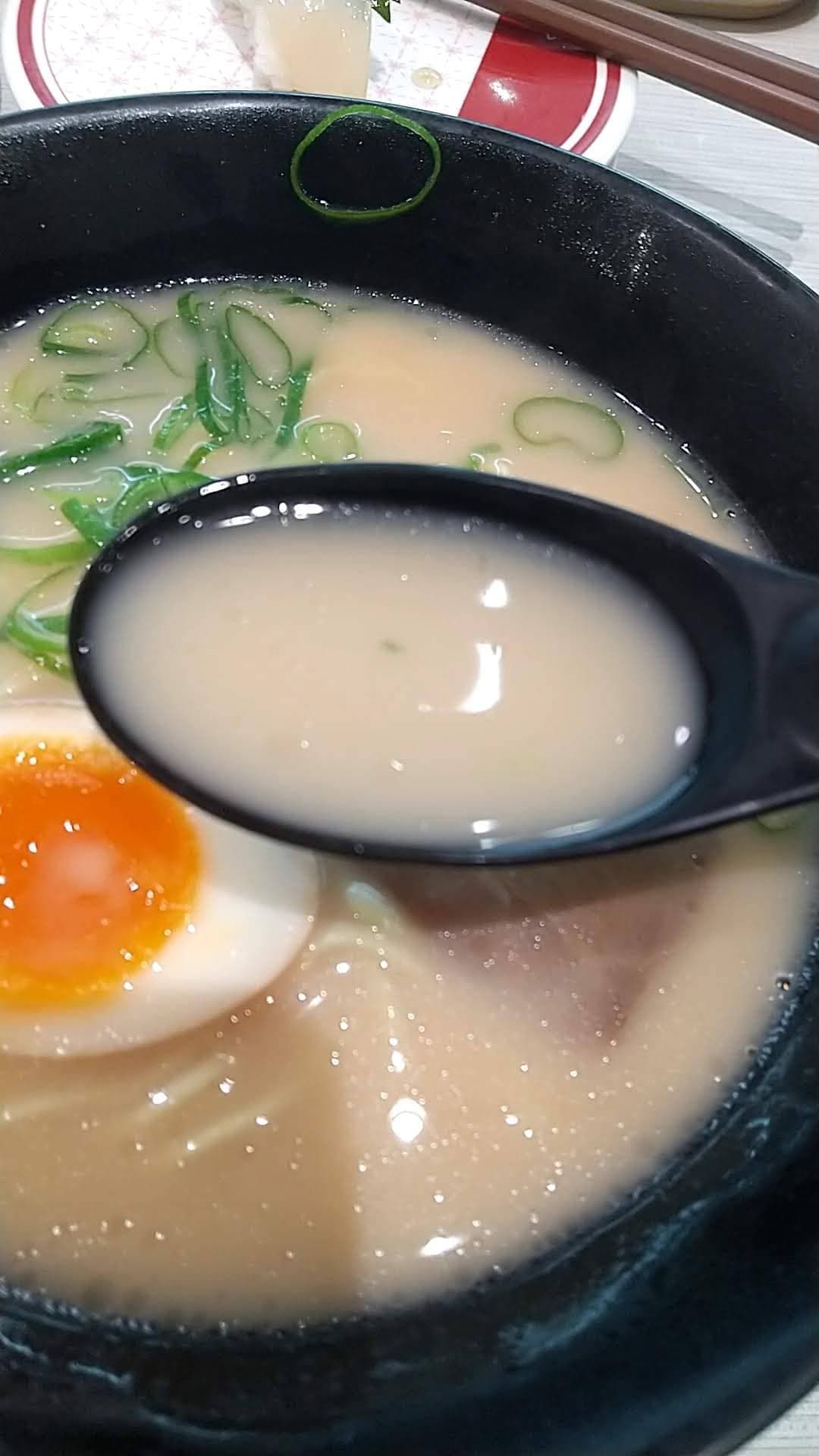 はま寿司　博多とんこつラーメン　スープ