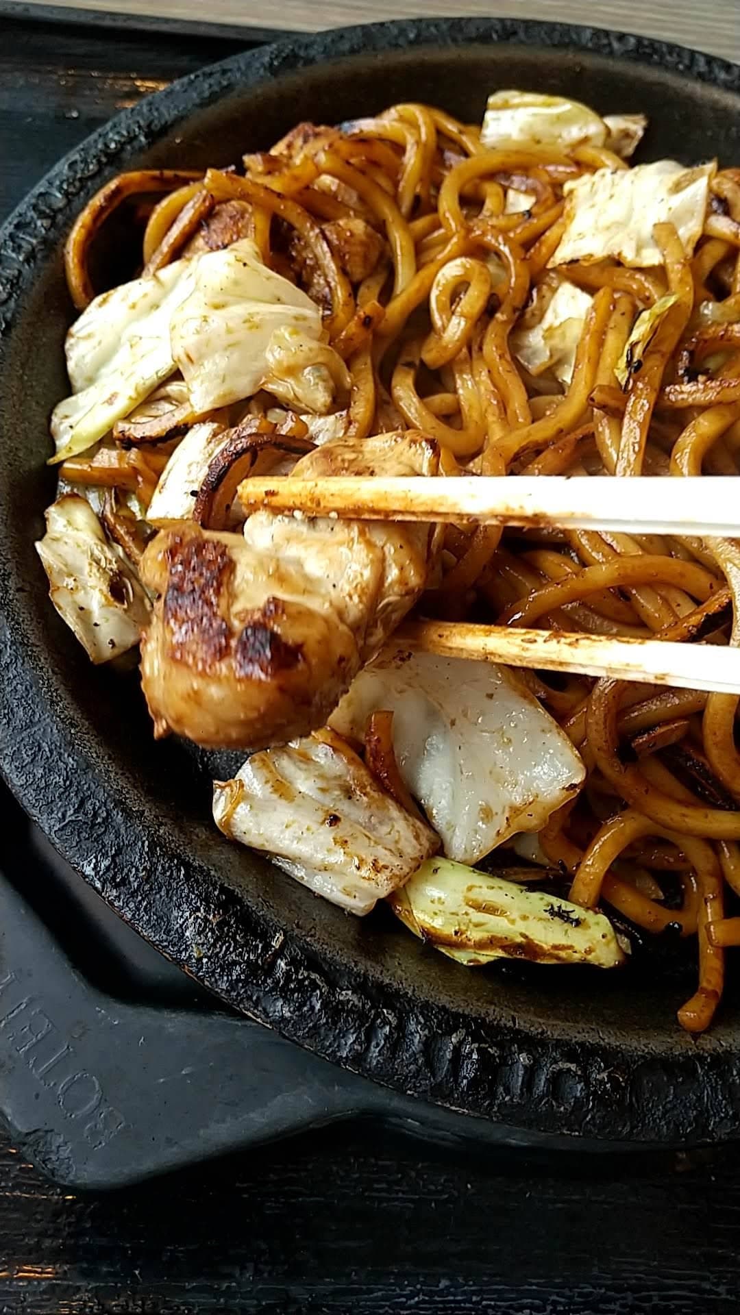 てっぱん屋台 ダイバーシティ東京プラザ店　ひるぜん焼きそば　鶏肉