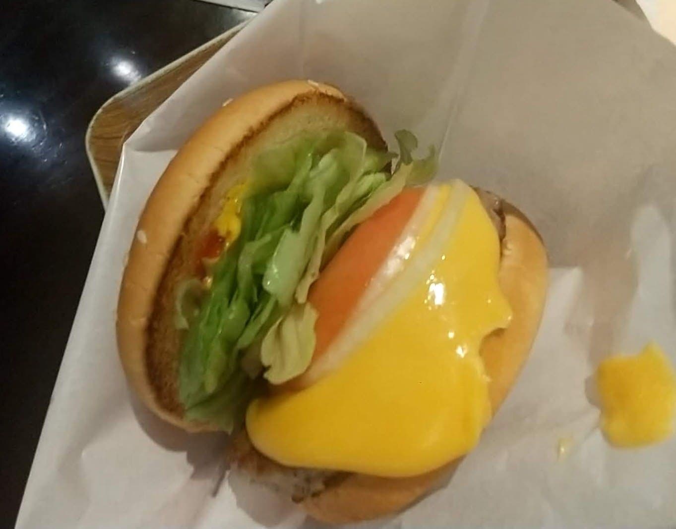 フレッシュネスバーガー　チーズバーガーレギュラーセット　野菜