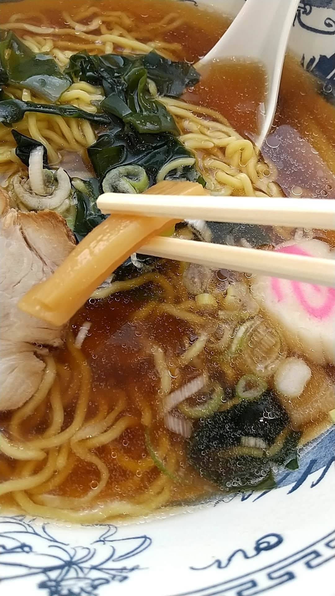 鮫洲運転免許試験場　食堂　醤油ラーメン　メンマ