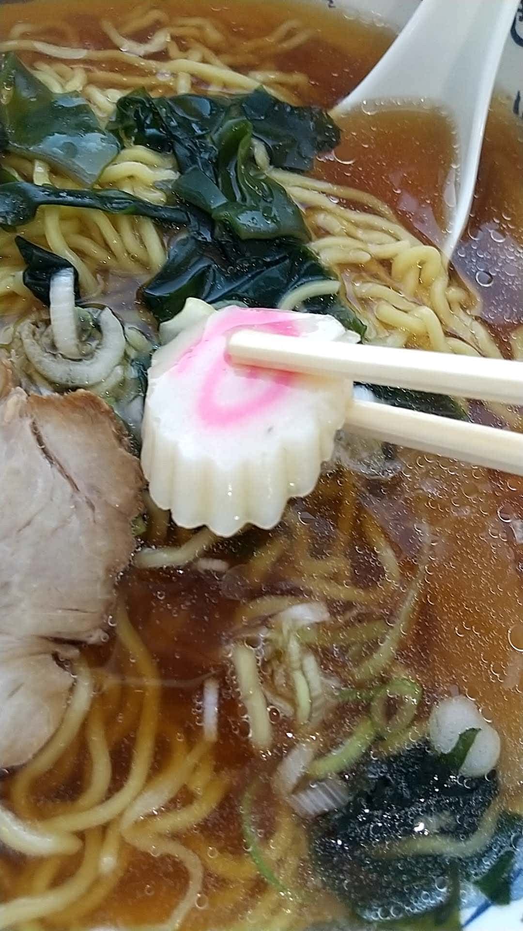 鮫洲運転免許試験場　食堂　醤油ラーメン　ナルト