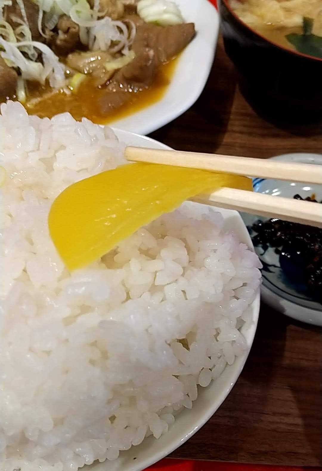 もつ煮込み専門店 油ヤ食堂　煮卵ともつ煮定食　たくあん