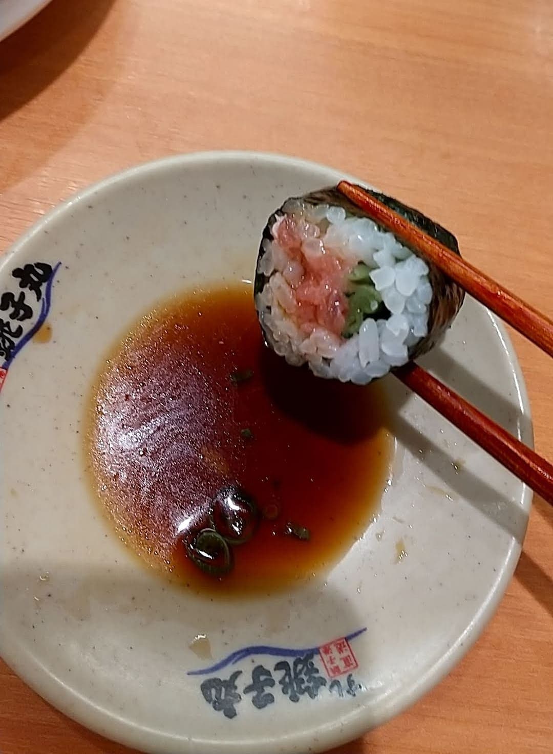 銚子丸　葉わさびねぎとろ　食べる