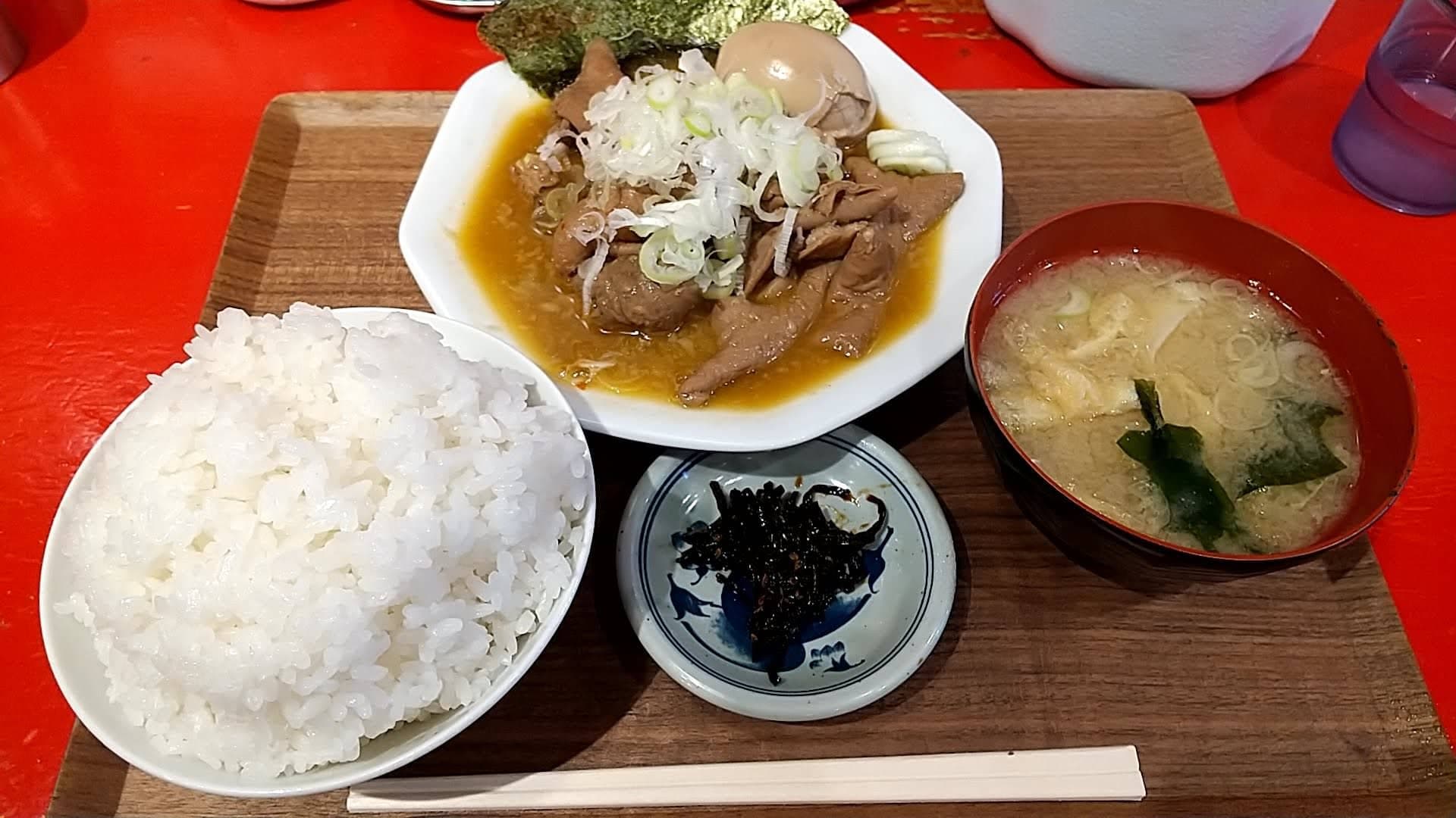 もつ煮込み専門店 油ヤ食堂　煮卵ともつ煮定食