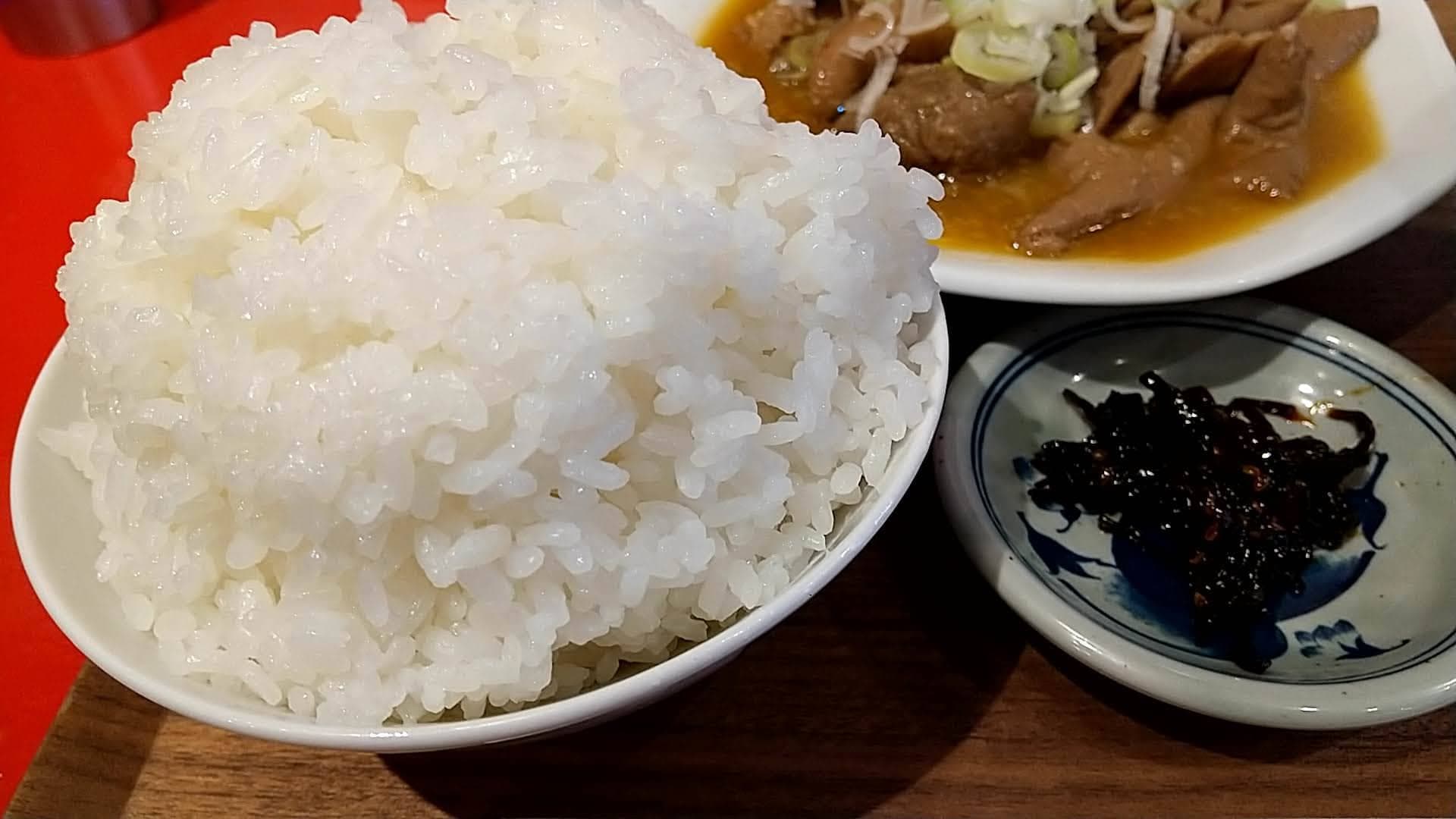 もつ煮込み専門店 油ヤ食堂　煮卵ともつ煮定食　ご飯の量