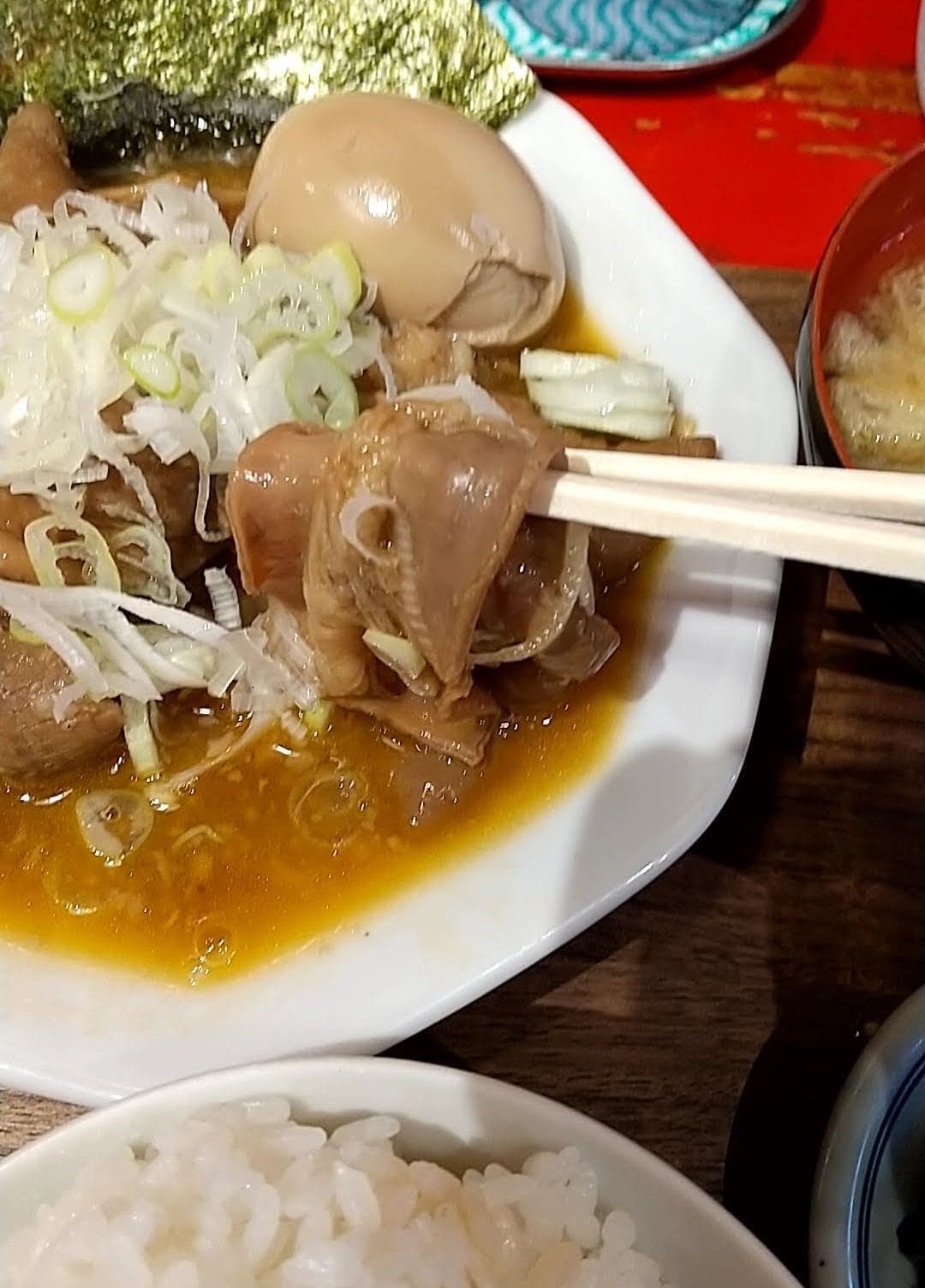 もつ煮込み専門店 油ヤ食堂　煮卵ともつ煮定食　ネギも