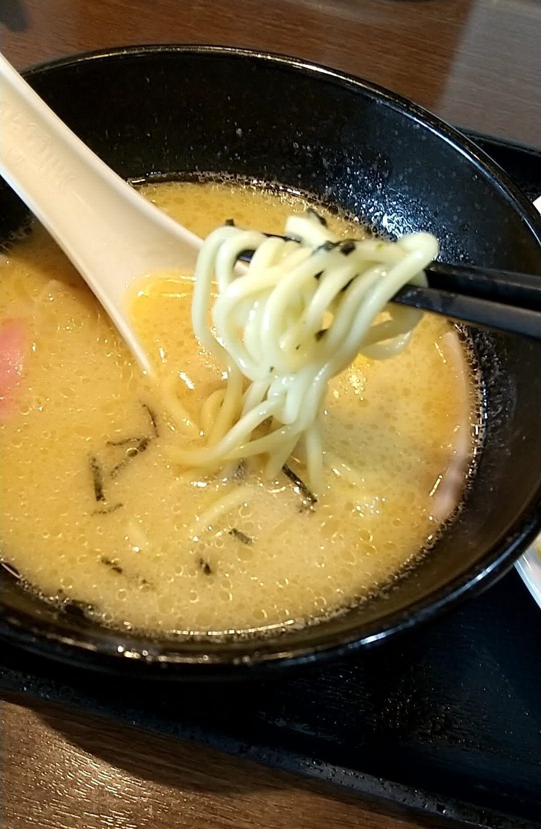 リンガーハット　鶏白湯つけ麺　スープと麺