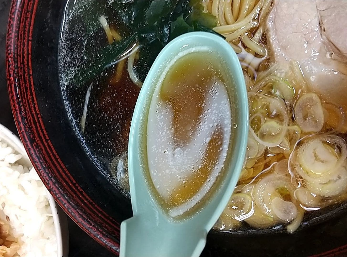 梅もと ヤエチカ店　醤油ラーメンセット　スープ