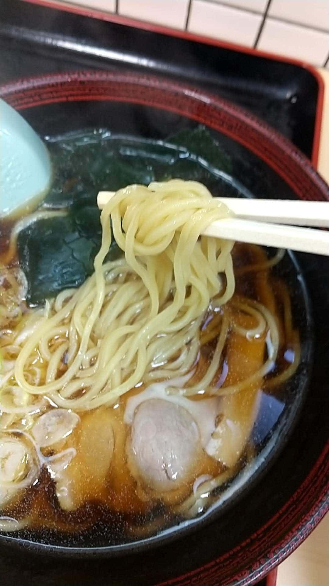 梅もと ヤエチカ店　醤油ラーメンセット　麺