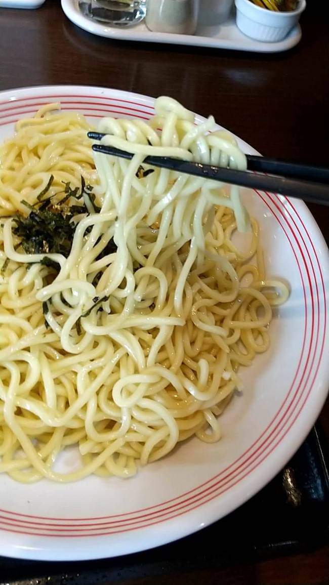 リンガーハット　鶏白湯つけ麺　麺食べる