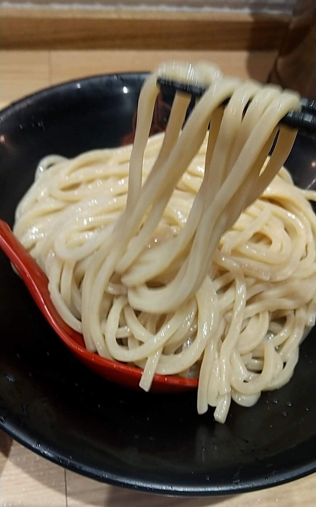 三田製麺所　辛つけ麺　麺の量